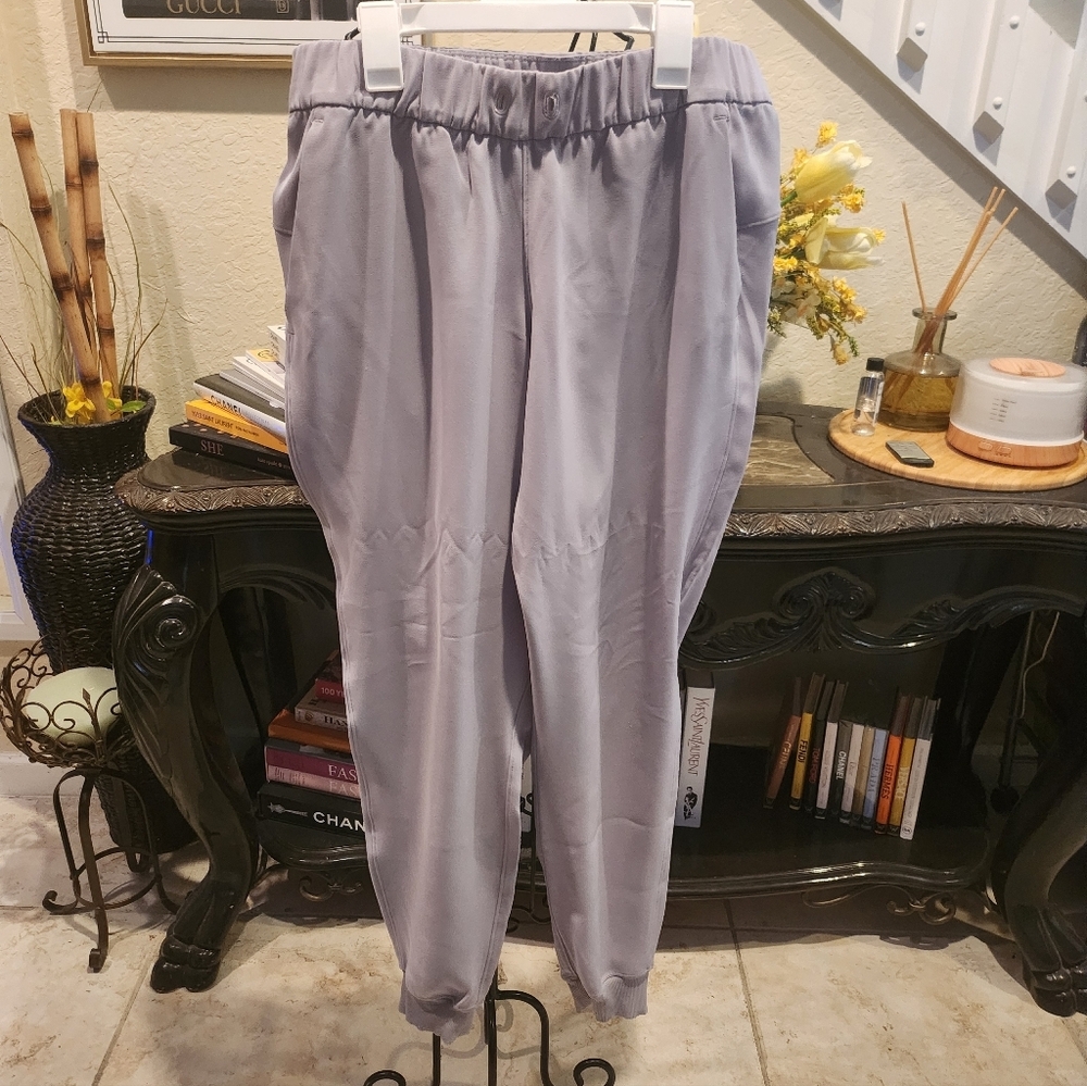 Lululemon pants size 8